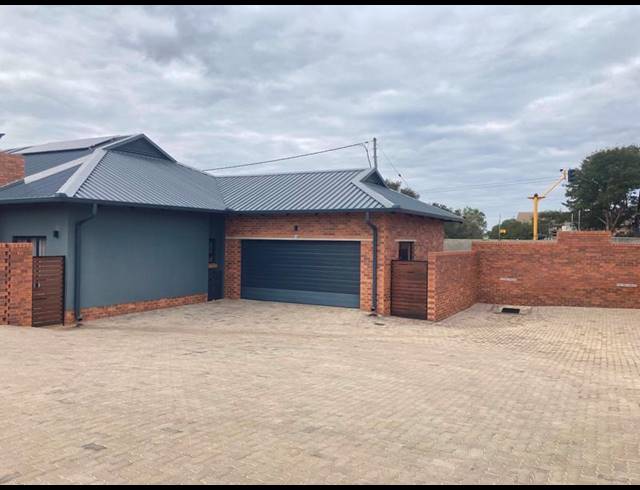 3 BEDROOM HOUSE FOR SALE IN SIX FOUNTAINS